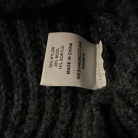 DISSH 35% Wool Ribbed Gray Sweater